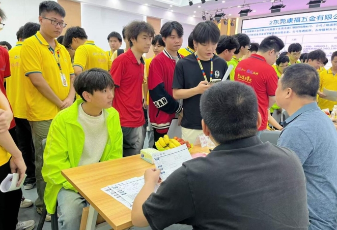 深圳企业点名要青华模具学校的编程师傅，高薪+股权诚意拉满！