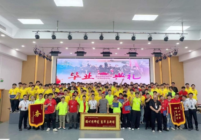告别流水线重复工作 长安学模具技术靠手艺稳定就业