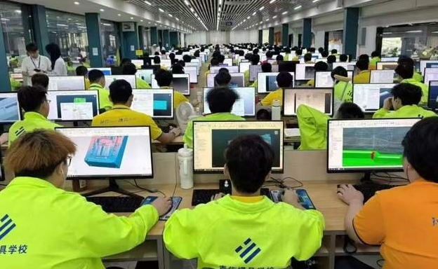 41岁，做了15年操机，他为什么还要来青华学CNC数控编程？