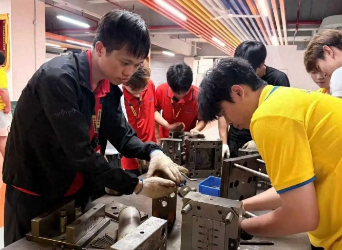 别浪费青春，学一门硬技术，改变现状！